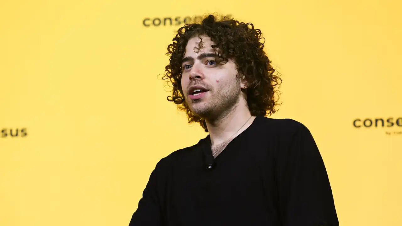 How a Broke Student Built an $8B Crypto Empire – and Became the World’s Youngest Billionaire