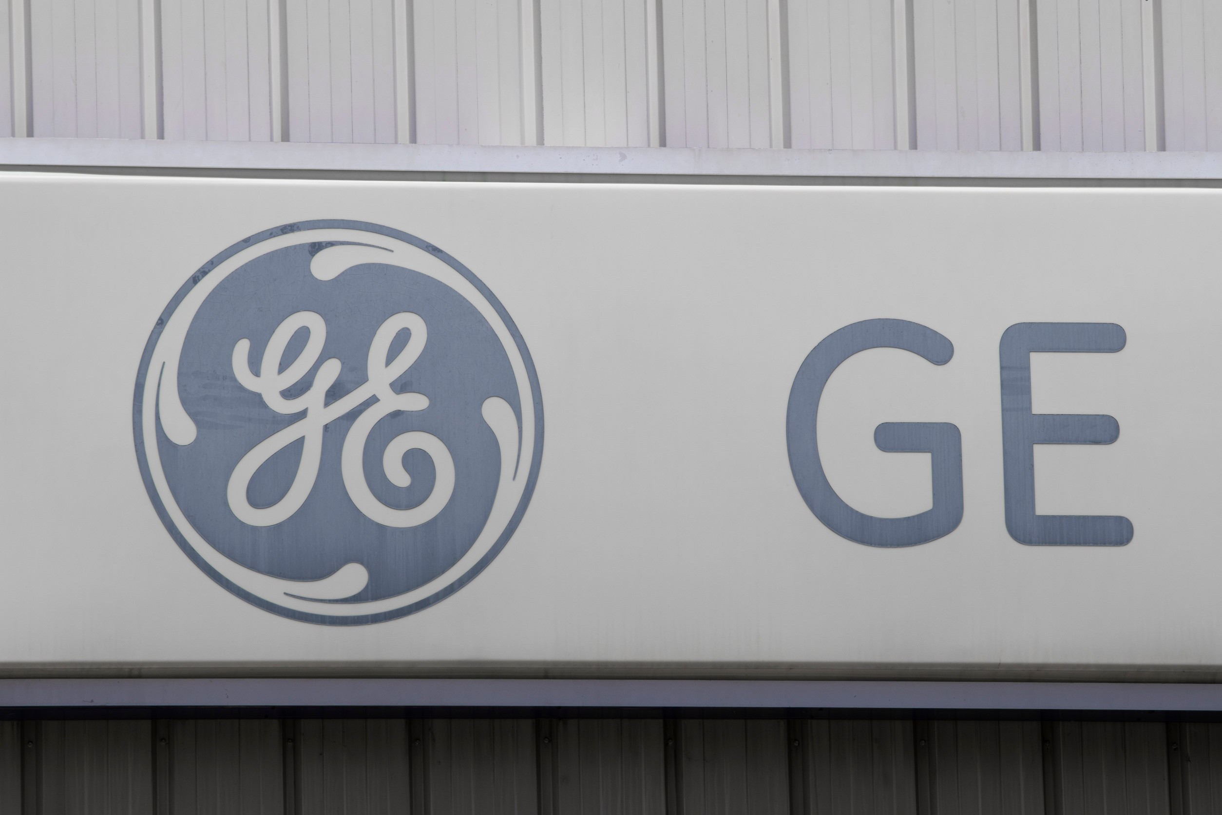 GE Aerospace (GE) Beats Q3 2025 Estimates, Lifts 2025 Outlook