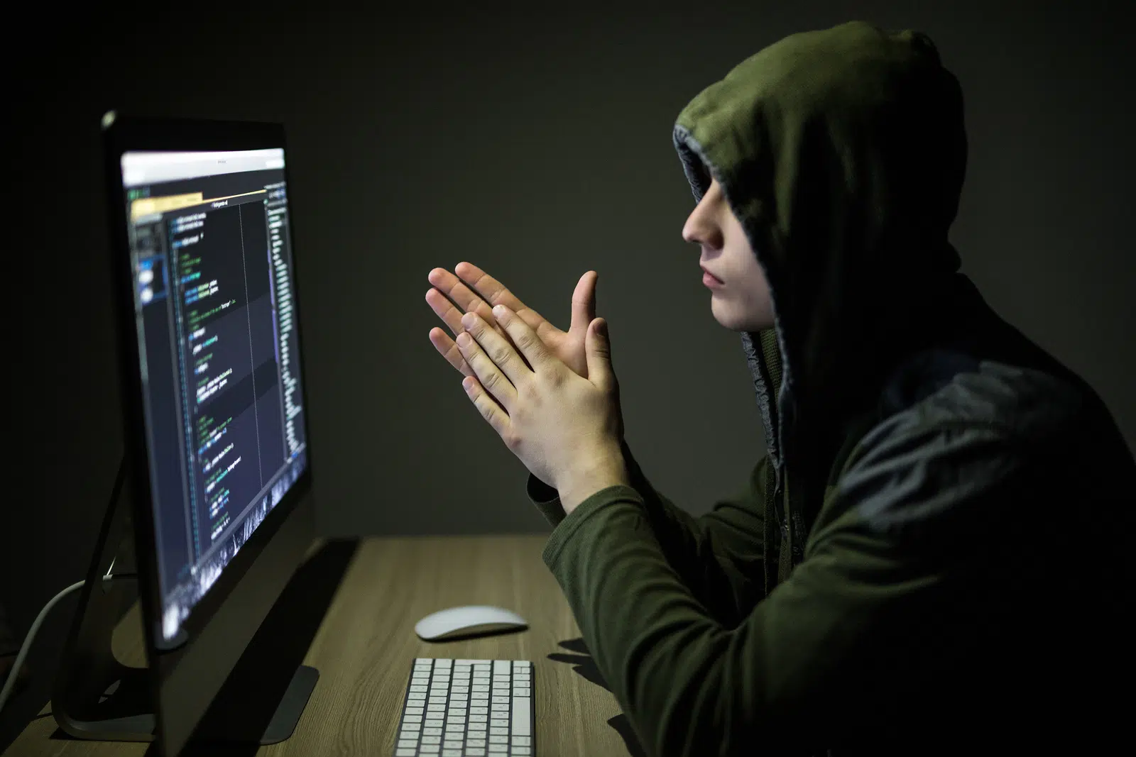 Major Platform Hacked, User Information Compromised: Cryptocurrency Owners Should Also Be Cautious
