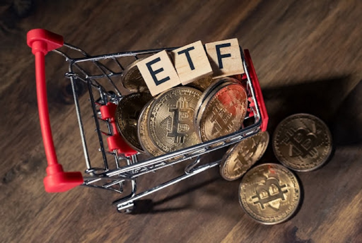 $2.2B Leaves BlackRock Bitcoin ETF in Biggest Monthly Outflow